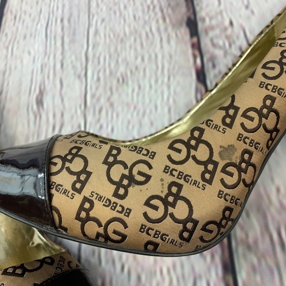 🎉BCBGirls Pumps w/ Brown Patent Leathern Details - Picture 4 of 9